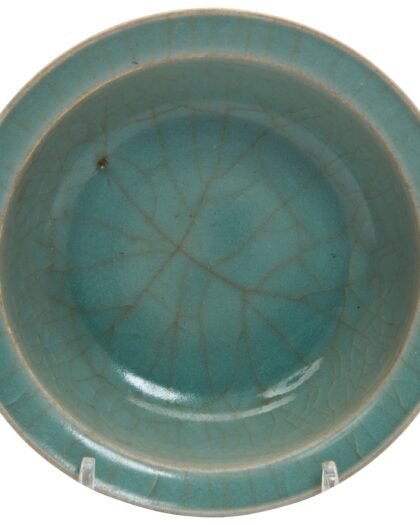 Small celadon glazed crackle bowl, Yuan dynasty