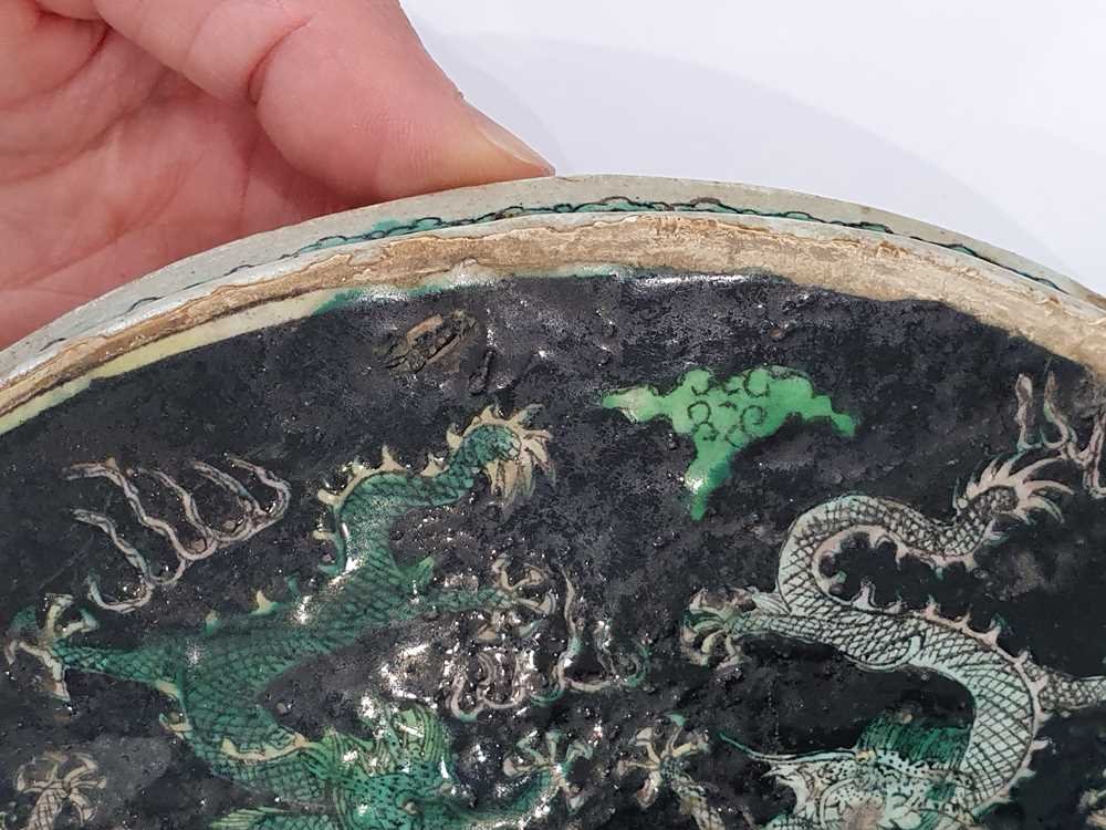 Extremely rare Chinese famille noire nine dragon plaque, Kangxi — detail 6