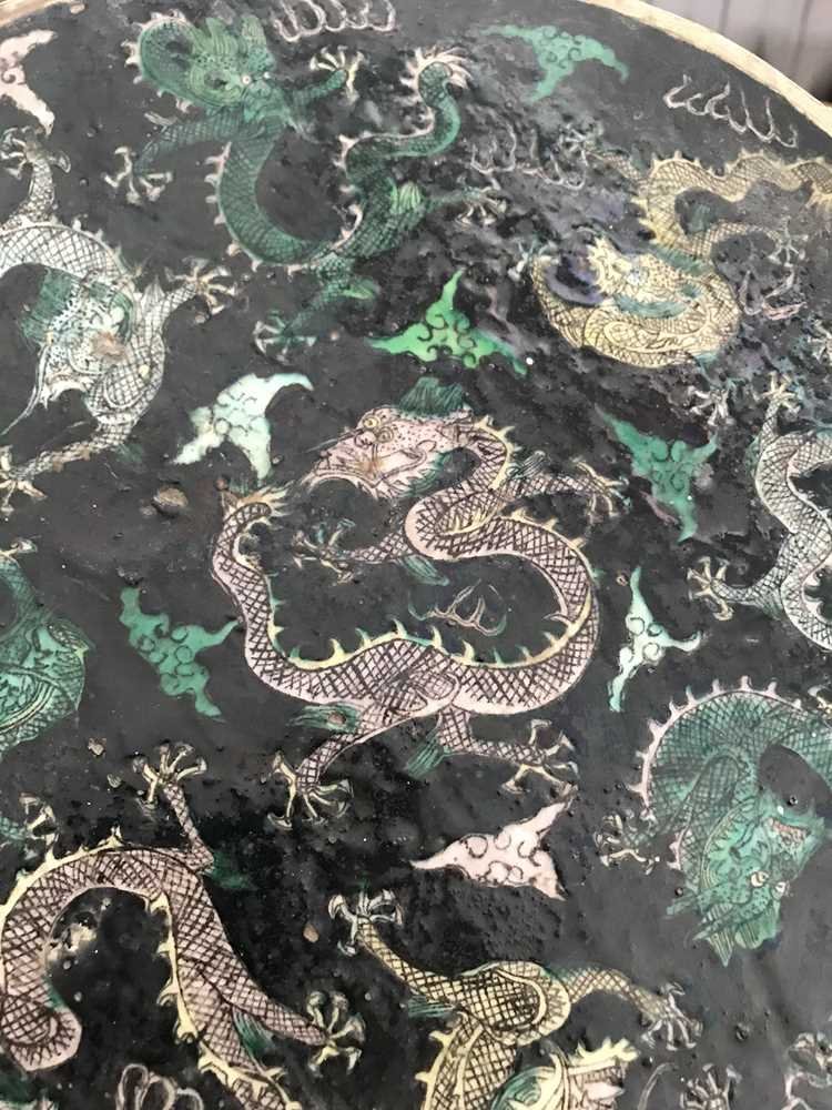 Extremely rare Chinese famille noire nine dragon plaque, Kangxi — detail 1