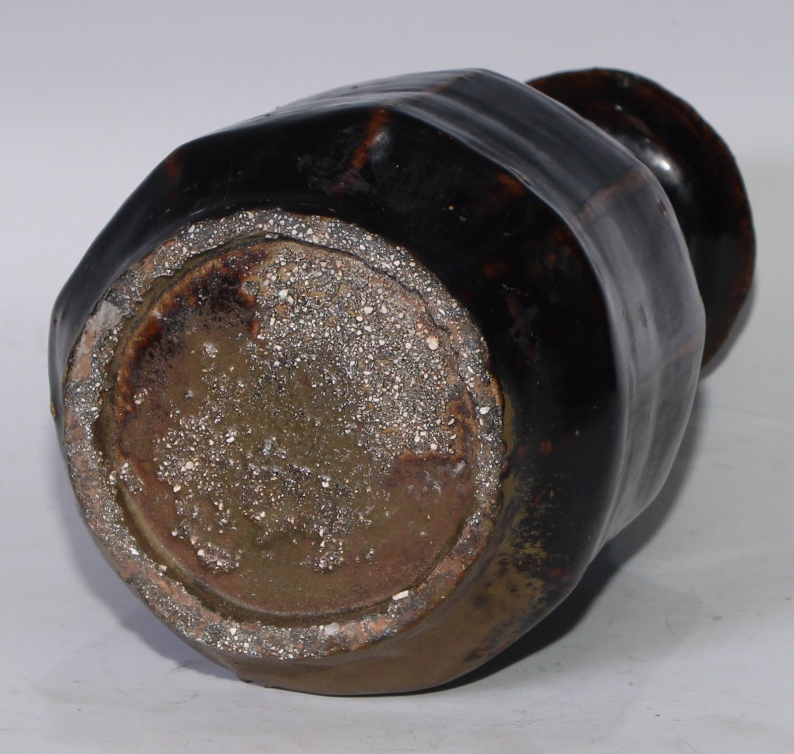 Korean panelled mallet-shaped bottle vase, mottled brown glaze — detail 3
