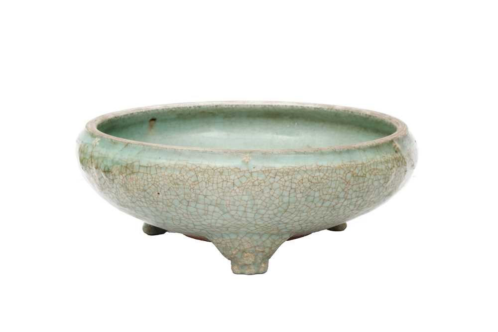 Celadon crackle tripod incense burner, Ming dynasty