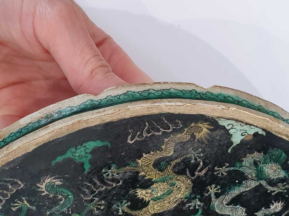 Extremely rare Chinese famille noire nine dragon plaque, Kangxi — detail 7