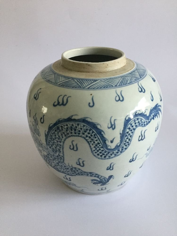 Chinese blue and white dragon ginger jar, late Kangxi period — detail 2
