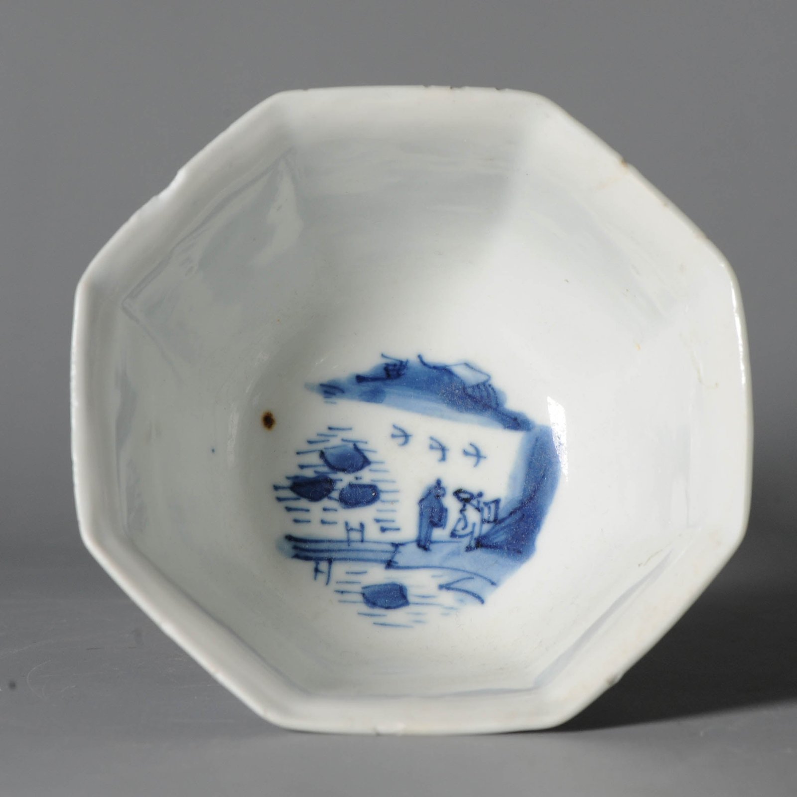 Rare 17th-century Ming Transitional bowl with landscape compartments — detail 11