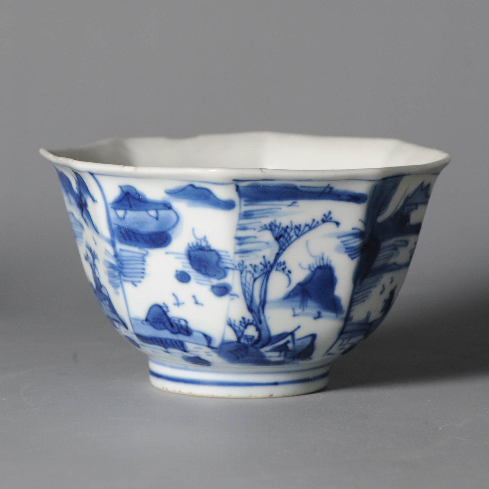 Rare 17th-century Ming Transitional bowl with landscape compartments — detail 5