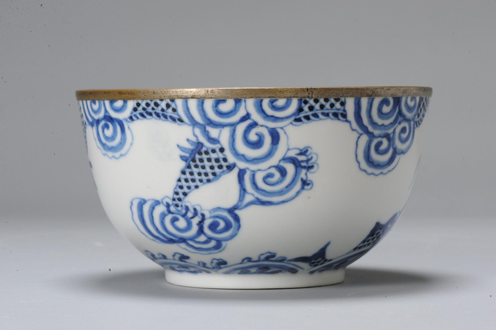 Bleu de Huế bowl, marked base, 19th century — detail 5