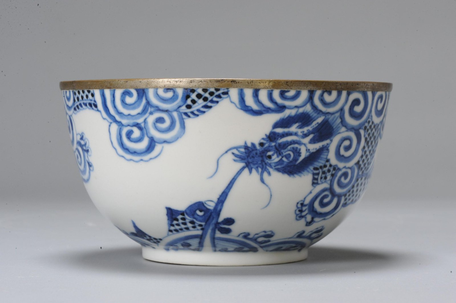 Bleu de Huế bowl, marked base, 19th century