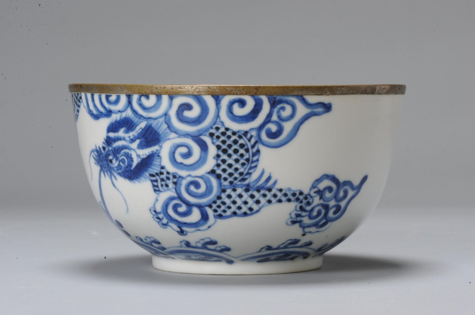 Bleu de Huế bowl, marked base, 19th century — detail 3