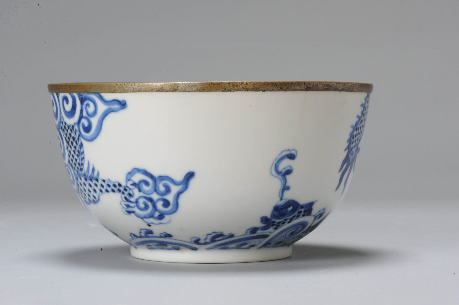 Bleu de Huế bowl, marked base, 19th century — detail 4