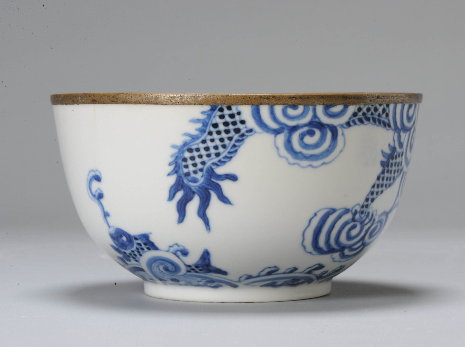 Bleu de Huế bowl, marked base, 19th century — detail 6