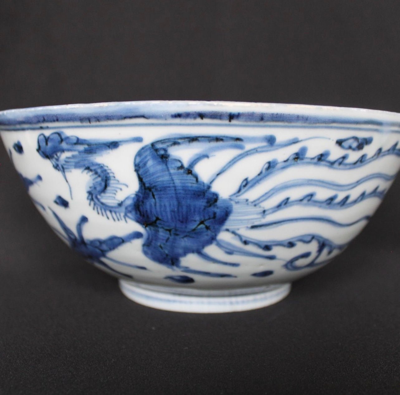 Blue and white dragon bowl, Ming dynasty, Wanli — detail 1