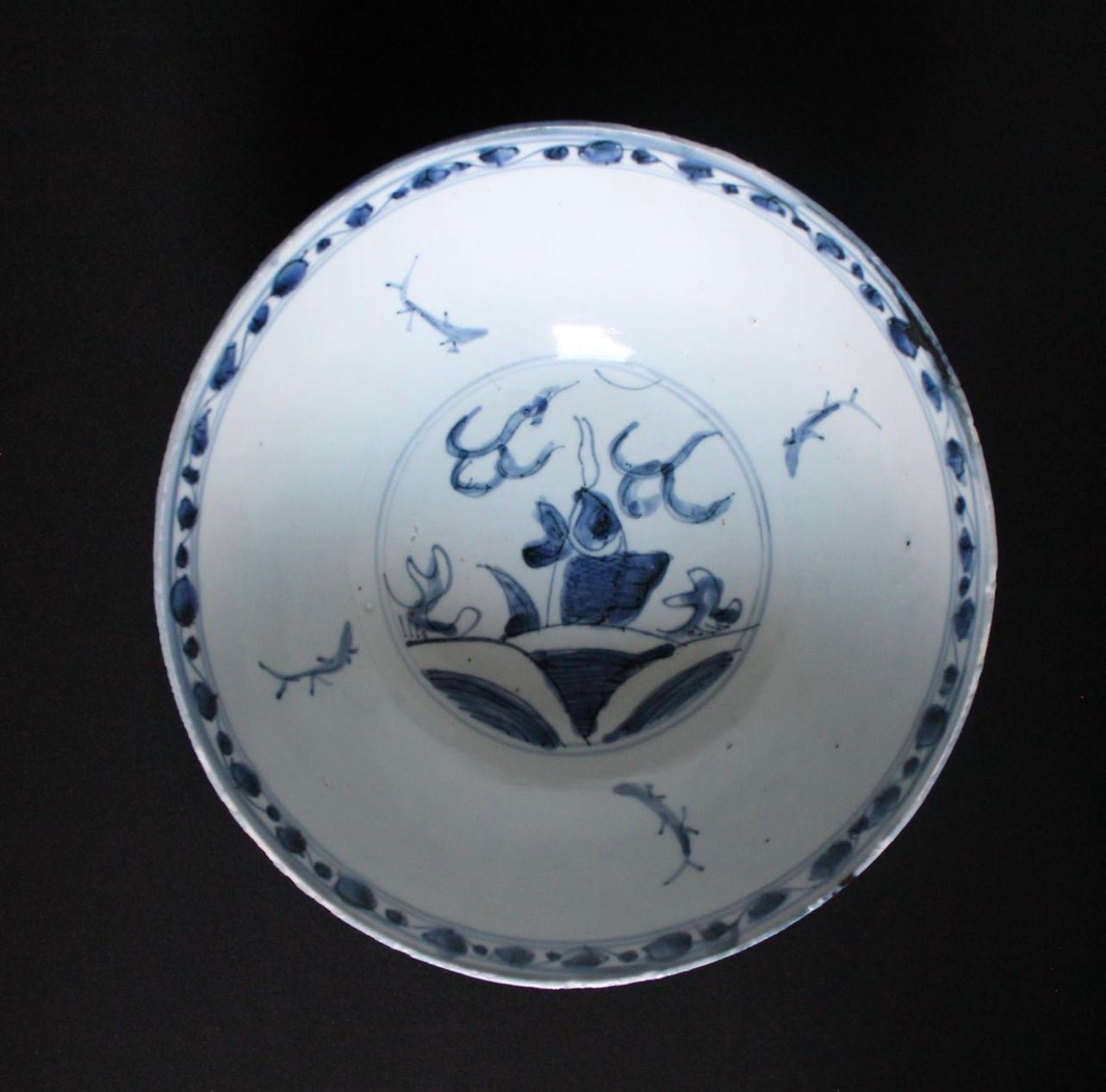 Blue and white dragon bowl, Ming dynasty, Wanli — detail 3