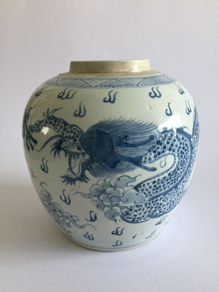 Chinese blue and white dragon ginger jar, late Kangxi period — detail 1