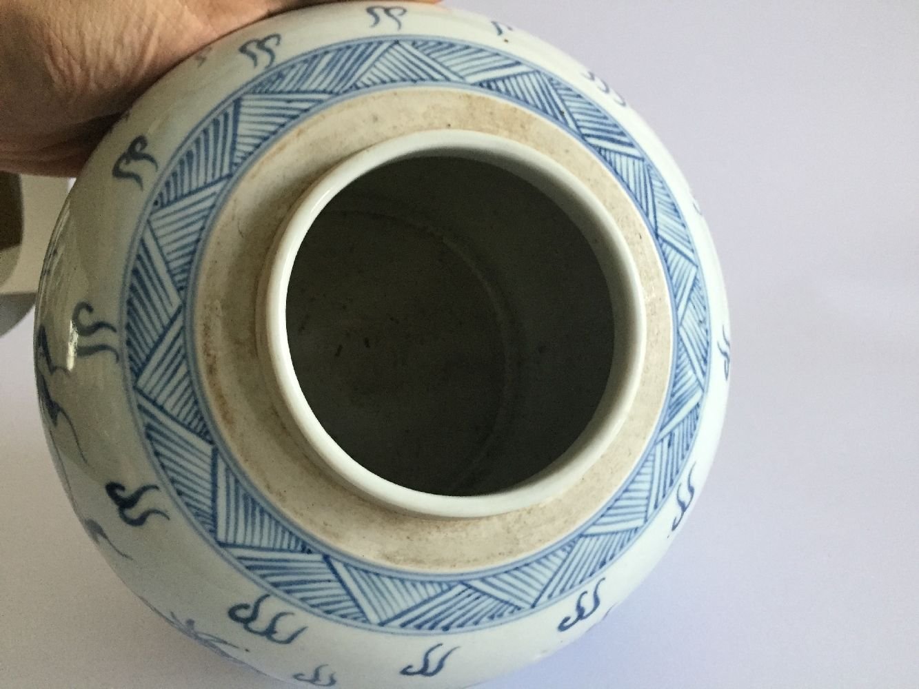 Chinese blue and white dragon ginger jar, late Kangxi period — detail 3