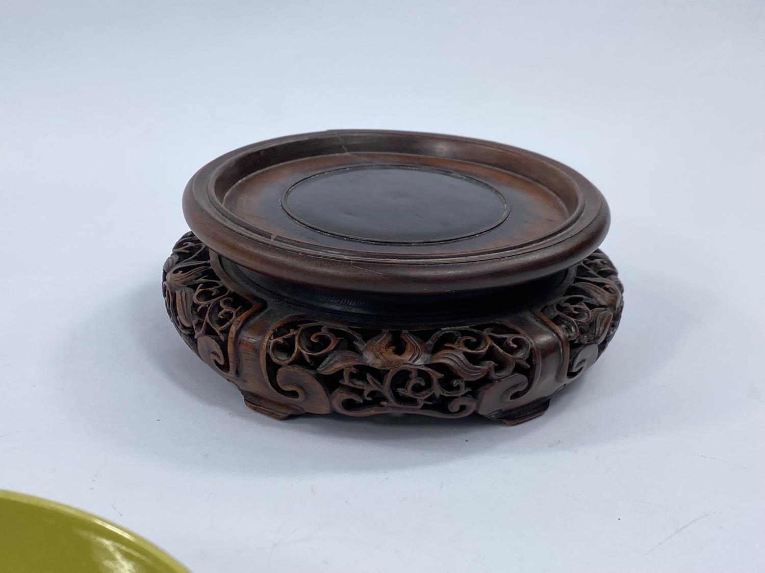 Chinese imperial yellow glaze shallow bowl, Qianlong mark — detail 4