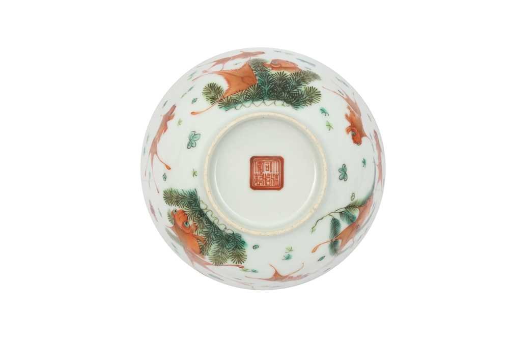 Famille verte goldfish bowl, Tongzhi — detail 1