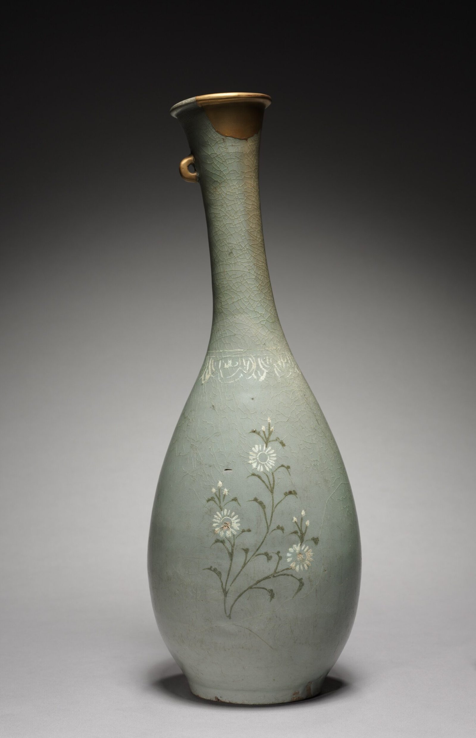 How to care for, display and clean antique ceramics