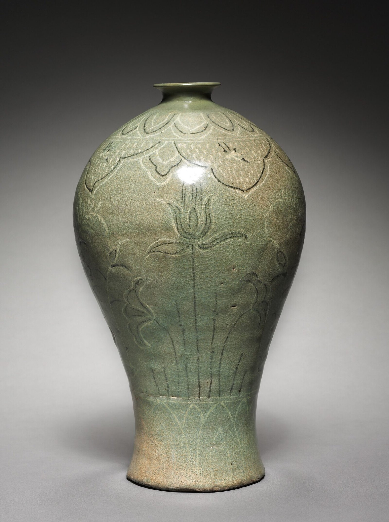 Goryeo celadon maebyeong with inlaid sanggam decoration in white and black slip