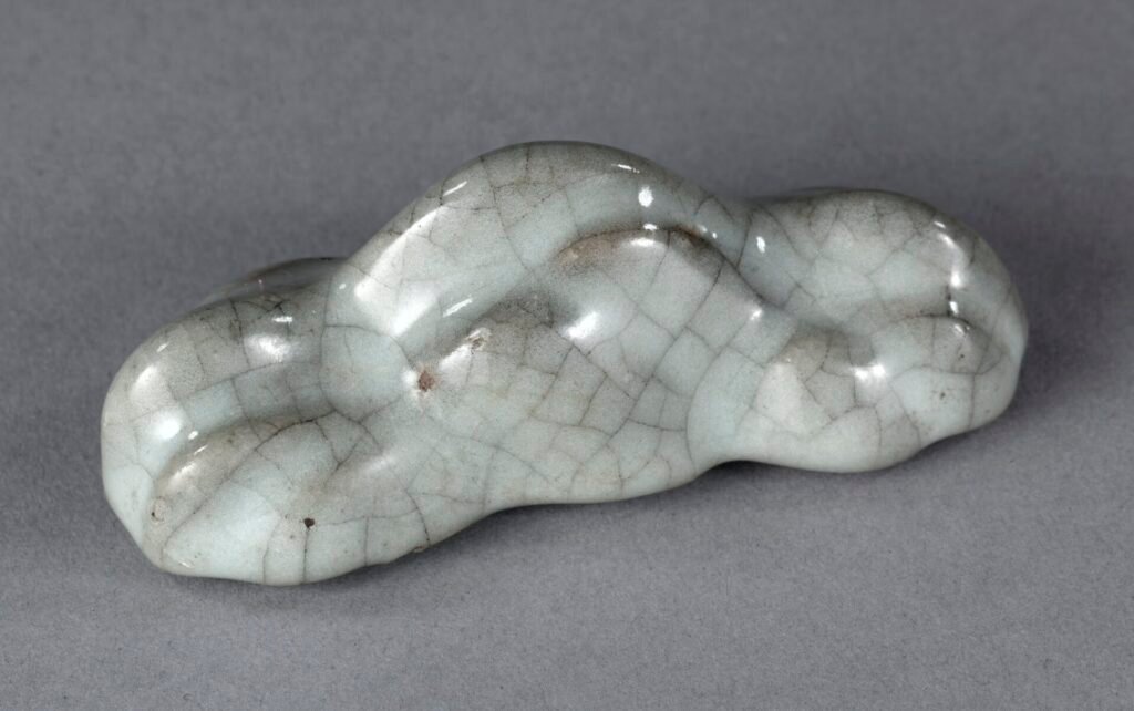 Guan ware brush rest, Southern Song dynasty, showing the crackled celadon glaze. Cleveland Museum of Art, accession 1957.42.