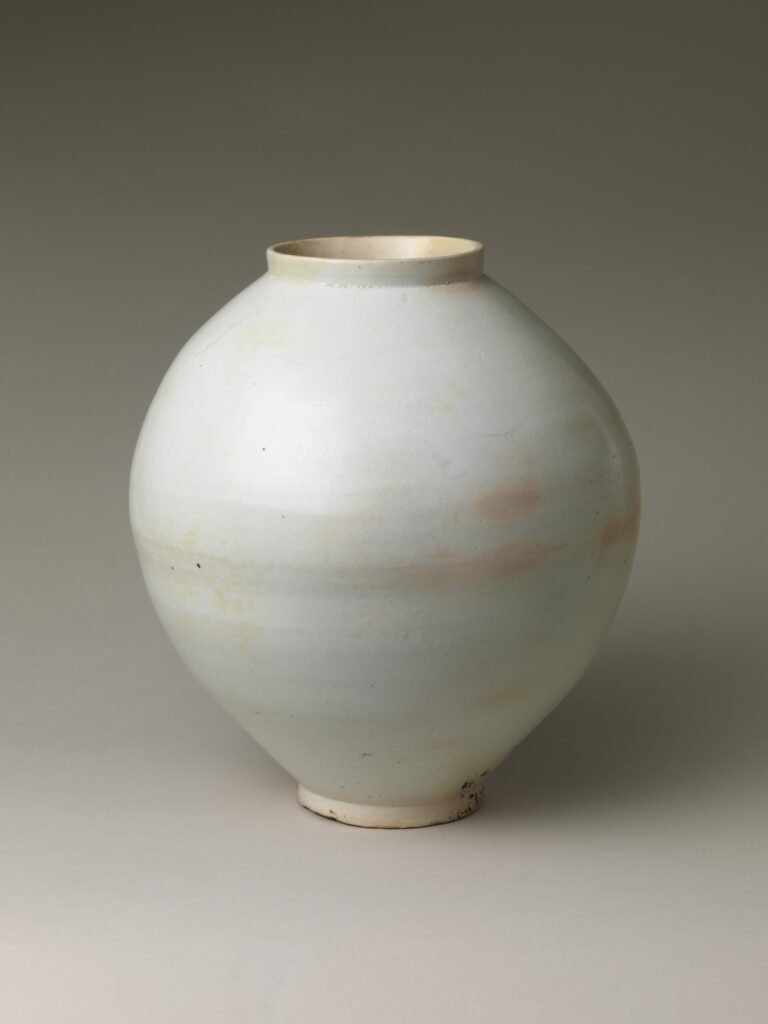 Joseon white porcelain moon jar with a faint horizontal join at the widest point, second half of the eighteenth century. The Metropolitan Museum of Art, 1979.413.1.