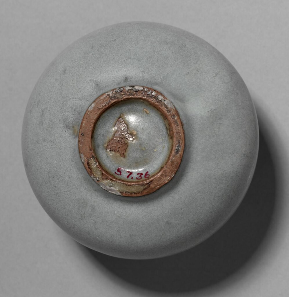 Jun ware jar and cover, Yuxian, Henan, showing the opalescent blue glaze. Cleveland Museum of Art, accession 1957.36.