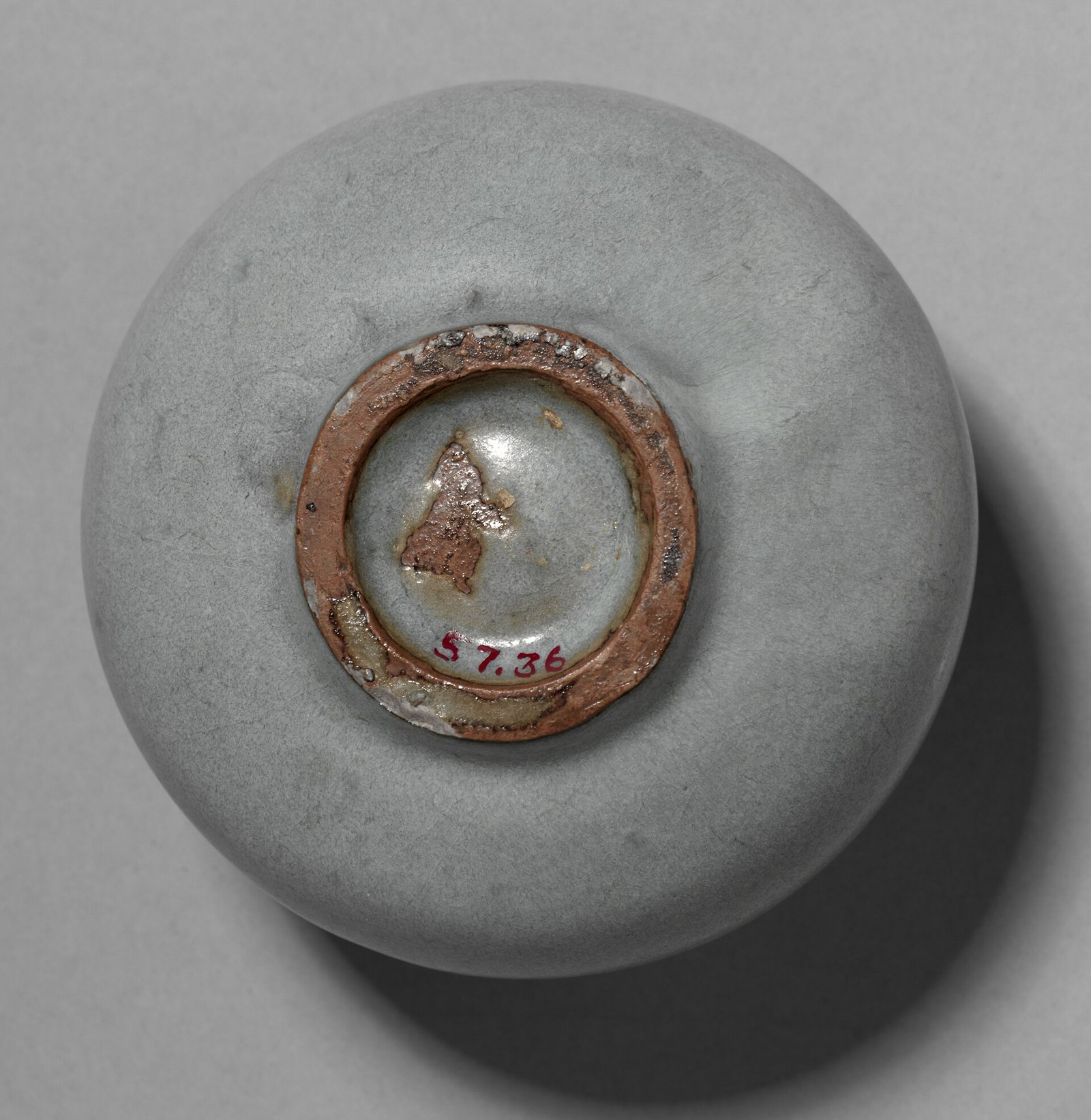 Jun ware jar and cover, Yuxian, Henan, showing the opalescent blue glaze