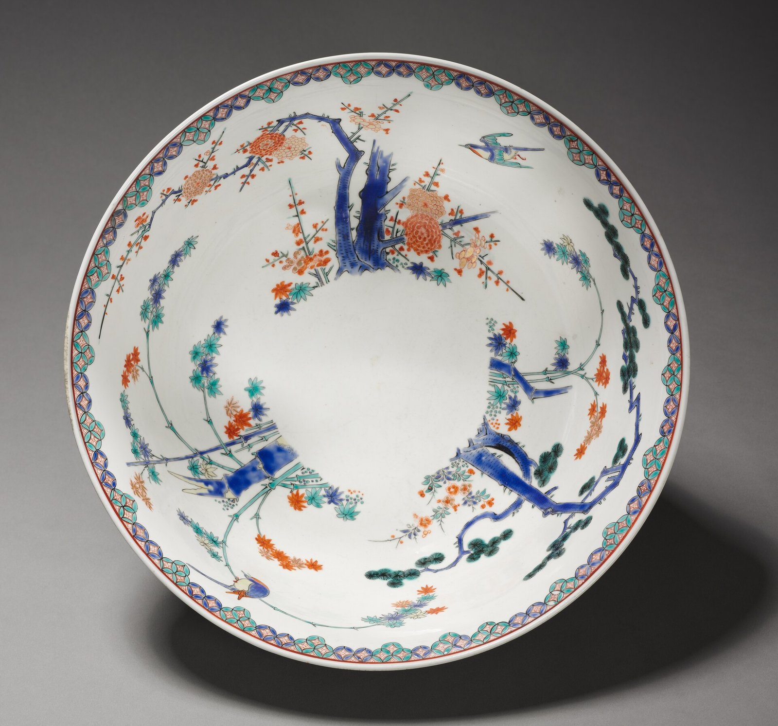 Kakiemon ware bowl, Edo period, showing the characteristic milky white ground