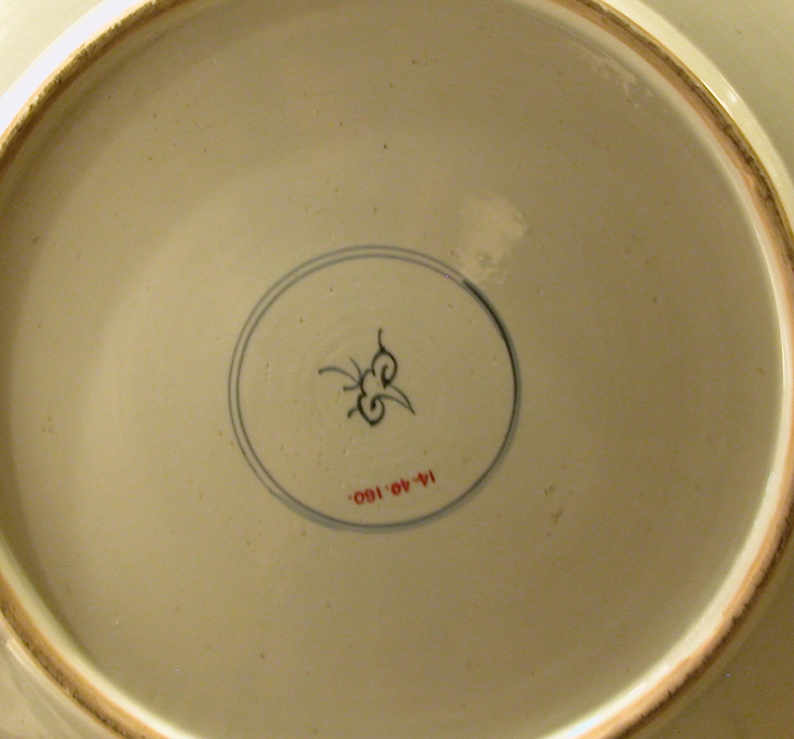Base of a famille verte plate, Kangxi mark and period, showing the foot ring and reign mark