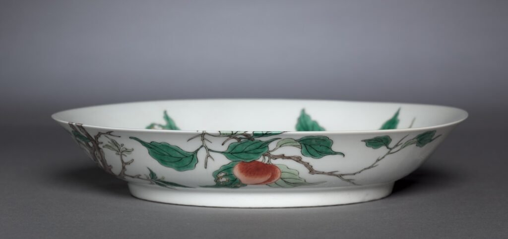 Famille verte dish with a bird on a fruiting branch, Jingdezhen, Kangxi mark and reign. Cleveland Museum of Art, accession 1964.213.