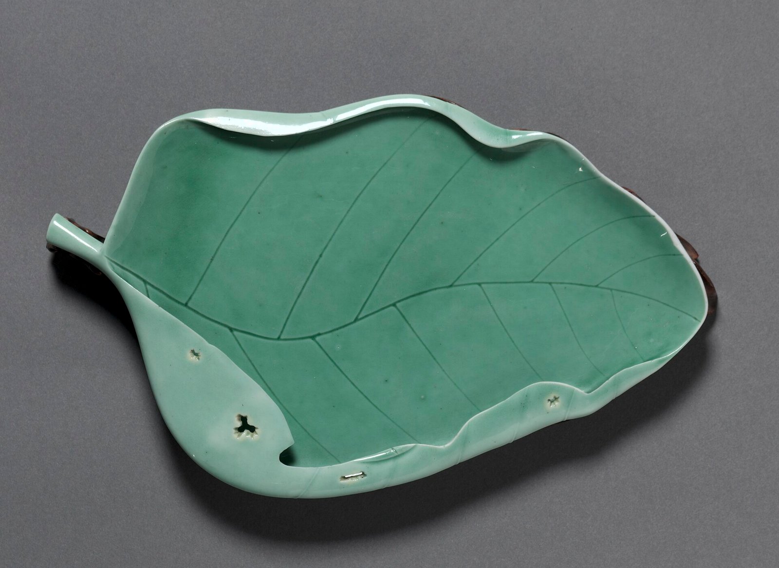 Brush washer in the shape of a leaf, Jingdezhen, Yongzheng reign 1723 to 1735