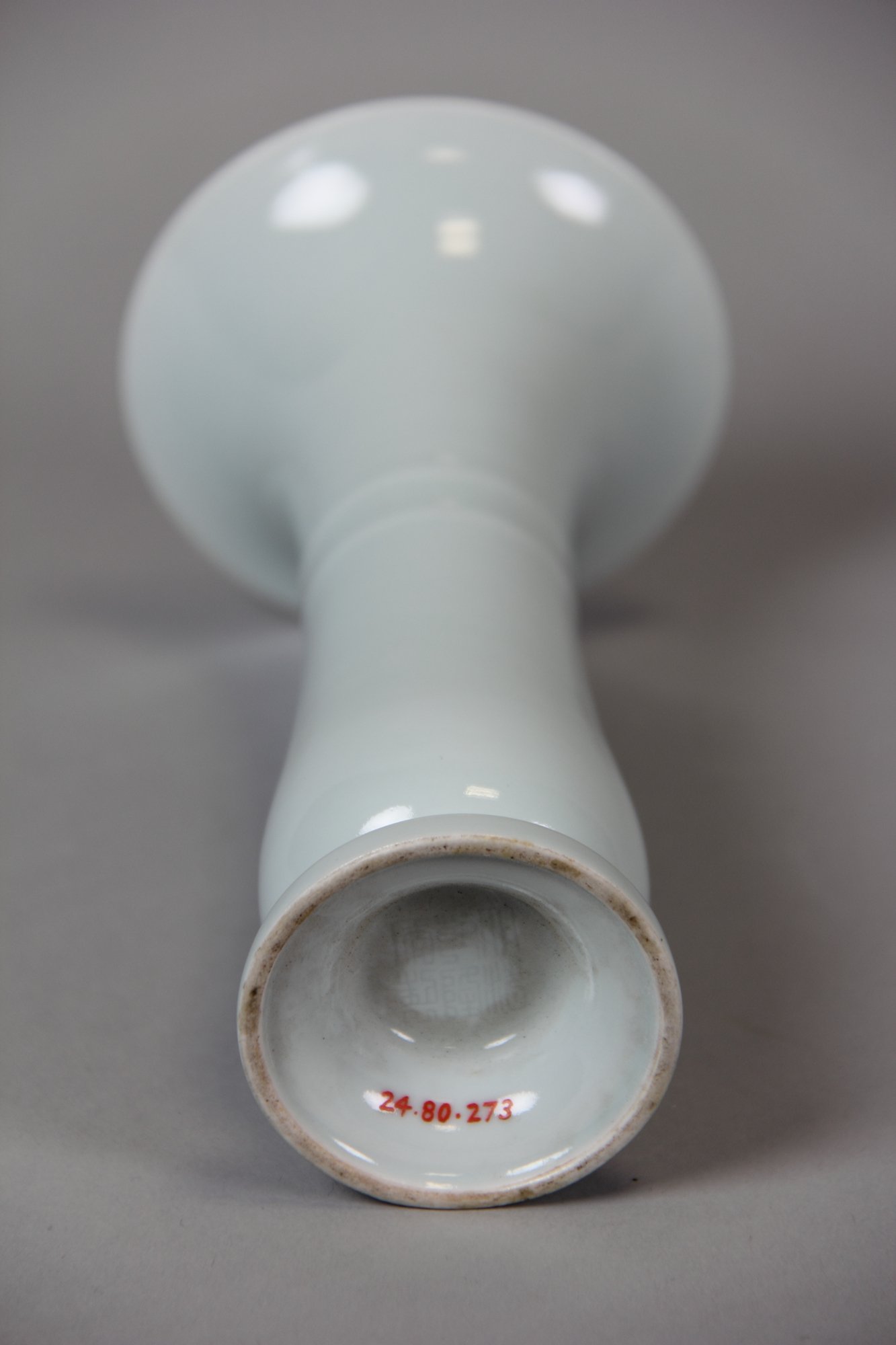 Base of a Qianlong period clair de lune vase, showing where the glaze stops above the foot