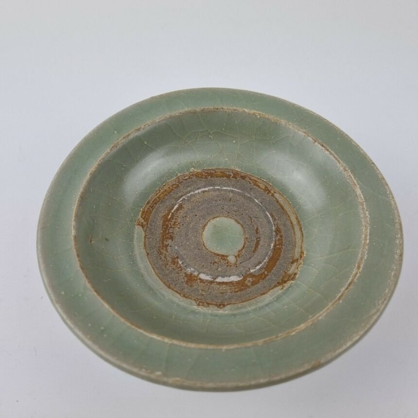 Small Longquan dish, Song dynasty