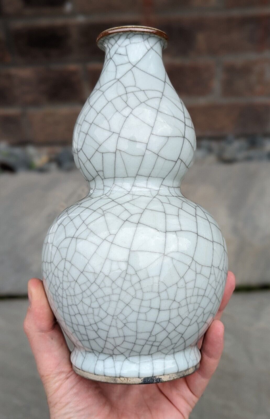 Chinese porcelain Ge/Guan crackle glaze double gourd vase, 18th–19th century — detail 2