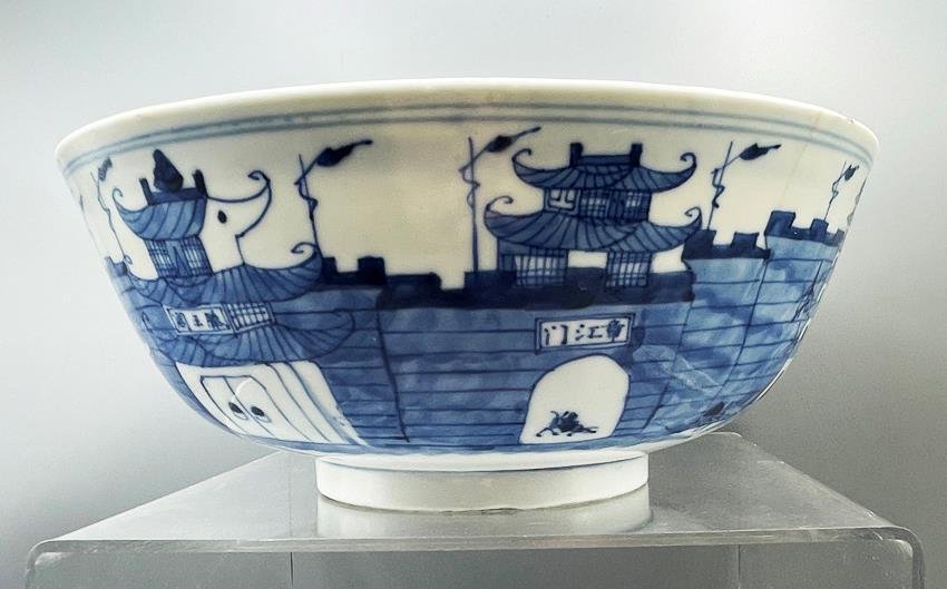 Chinese blue and white bowl with city wall design, Kangxi mark and period