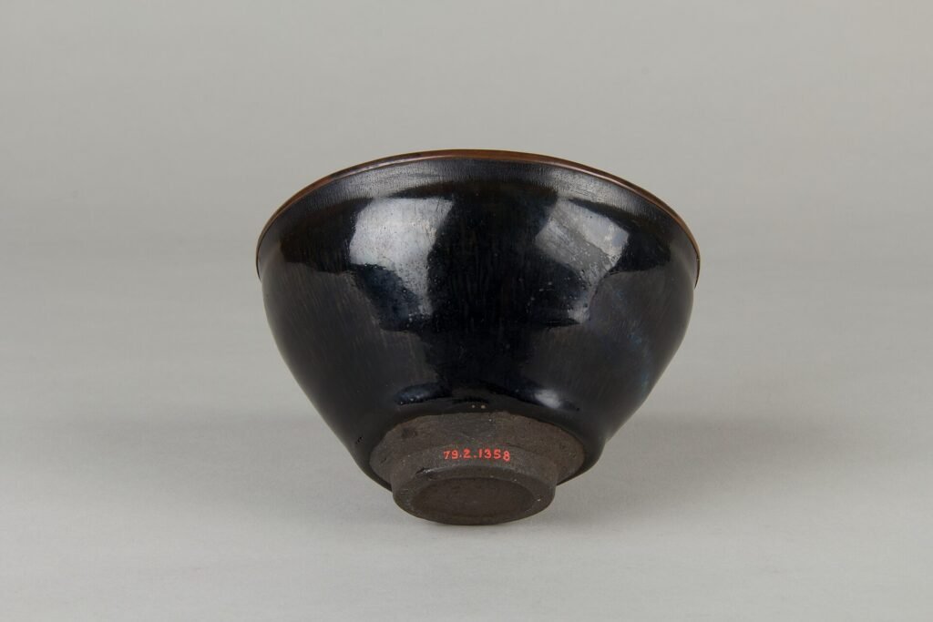 Base of a Song dynasty Jian ware tea bowl with hare’s-fur glaze, showing the dark unglazed foot. The Metropolitan Museum of Art, accession 79.2.1358.