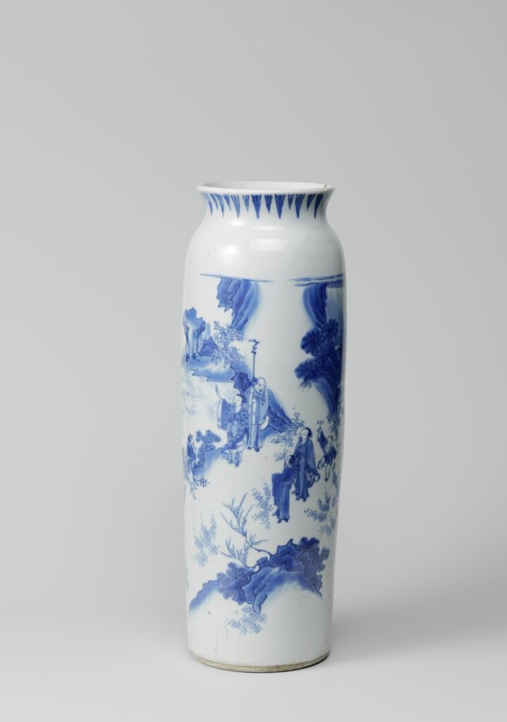 Blue and white porcelain sleeve vase painted with a narrative scene, Jingdezhen, Transitional period, about 1635 to 1650. Rijksmuseum, Amsterdam, AK-NM-6676, CC0.